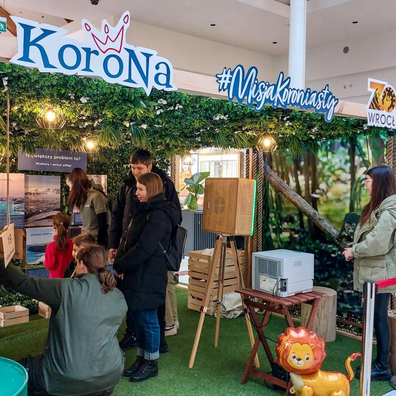 Centrum Handlowe Korona adoptuje zagrożone lemury koroniaste z wrocławskiego ZOO